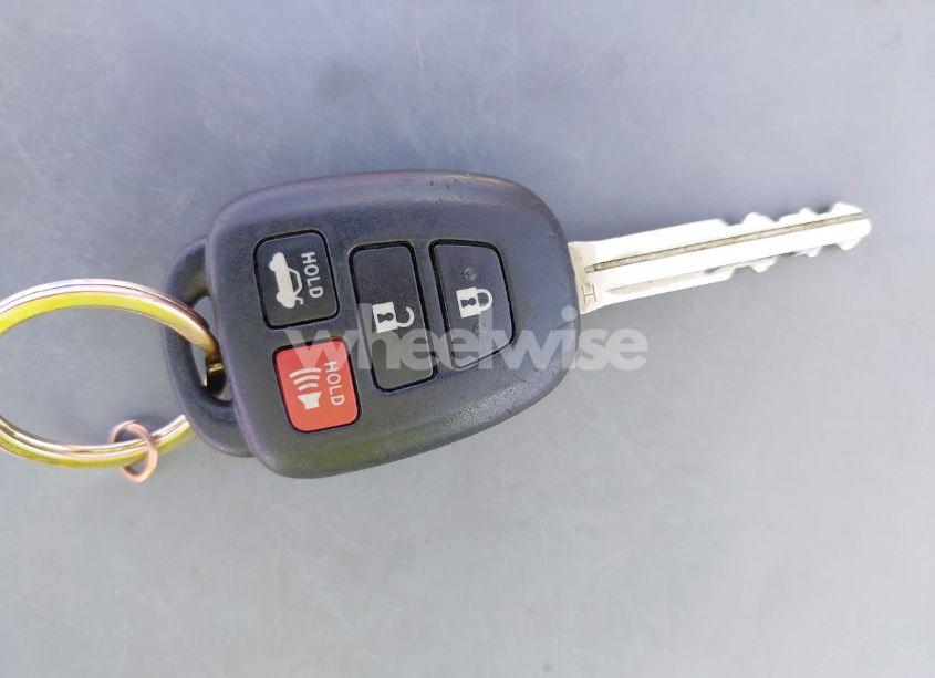 Photo 11 of 2019 Toyota Corolla LE (VIN 2T1BURHE1KC230429)