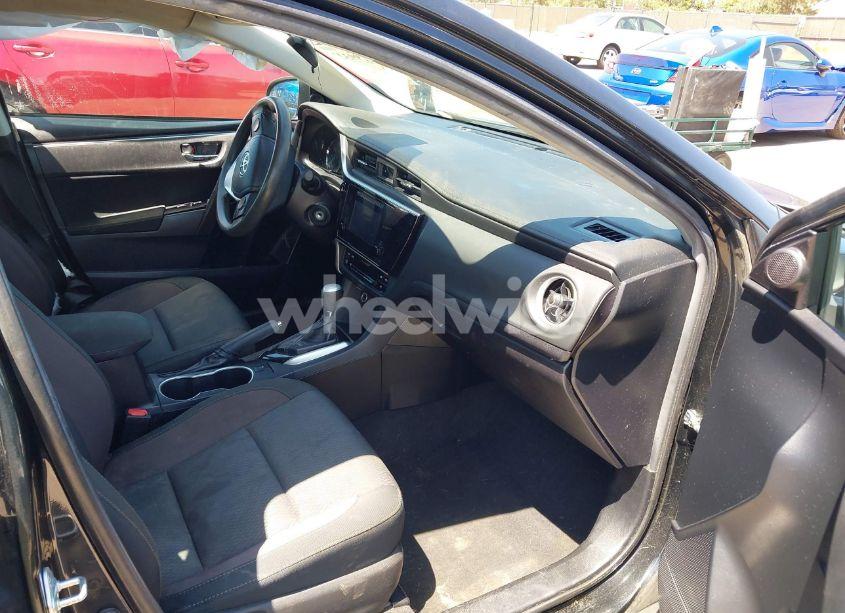 Photo 5 of 2019 Toyota Corolla LE (VIN 2T1BURHE1KC230429)