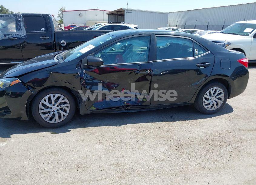 Photo 6 of 2019 Toyota Corolla LE (VIN 2T1BURHE1KC230429)