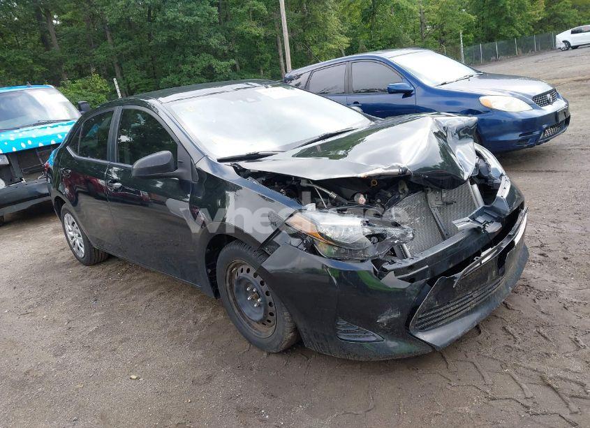 2019 Toyota Corolla LE (VIN 2T1BURHE1KC232004) main photo