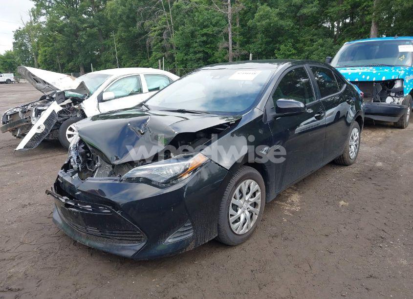 Photo 2 of 2019 Toyota Corolla LE (VIN 2T1BURHE1KC232004)