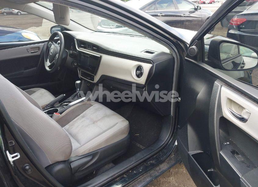 Photo 5 of 2019 Toyota Corolla LE (VIN 2T1BURHE1KC232004)