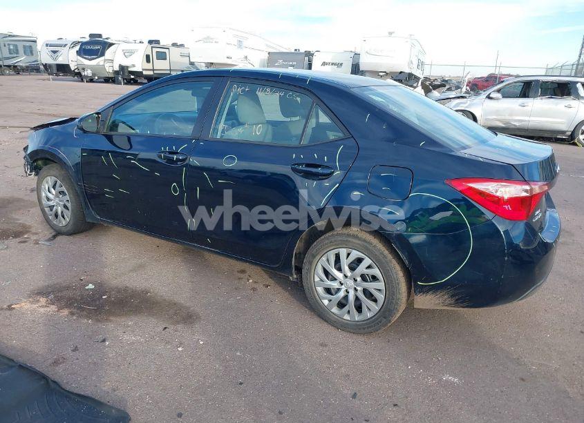 Photo 3 of 2019 Toyota Corolla LE (VIN 2T1BURHE1KC233637)