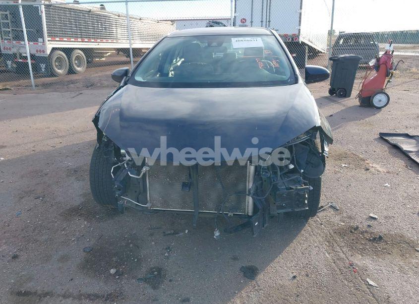 Photo 6 of 2019 Toyota Corolla LE (VIN 2T1BURHE1KC233637)