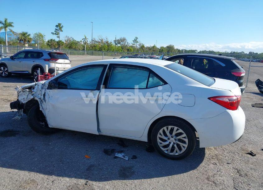 Photo 14 of 2019 Toyota Corolla LE (VIN 2T1BURHE1KC237994)