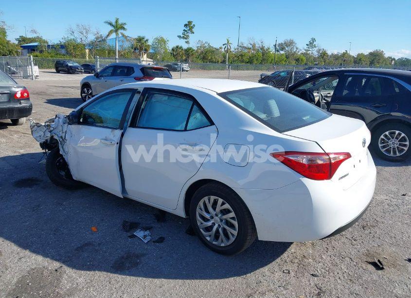 Photo 3 of 2019 Toyota Corolla LE (VIN 2T1BURHE1KC237994)