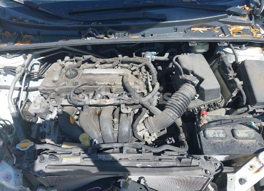 Photo 10 of 2015 Toyota Corolla L (VIN 2T1BURHE2FC237833)