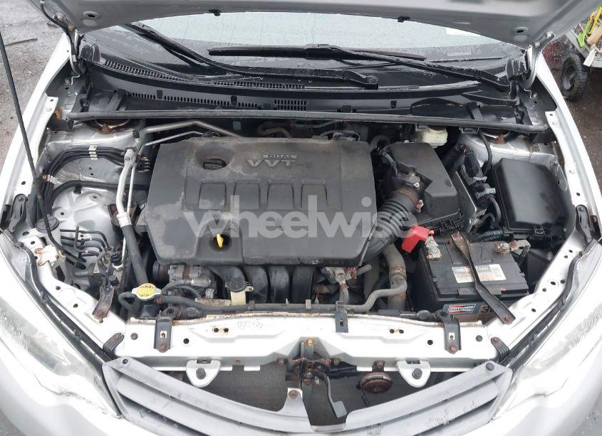 Photo 10 of 2015 Toyota Corolla LE (VIN 2T1BURHE2FC256608)
