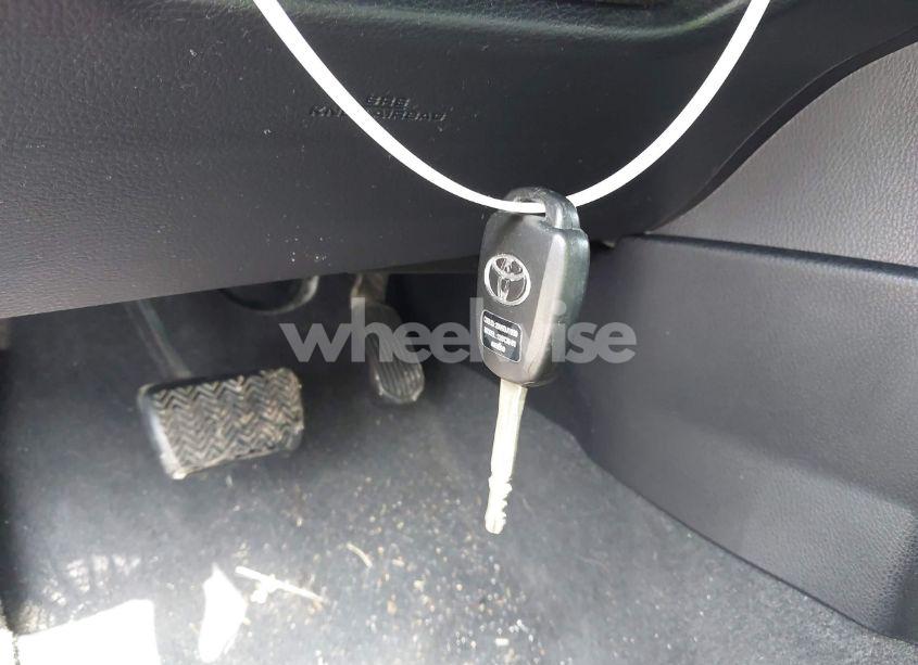 Photo 11 of 2015 Toyota Corolla LE (VIN 2T1BURHE2FC271089)