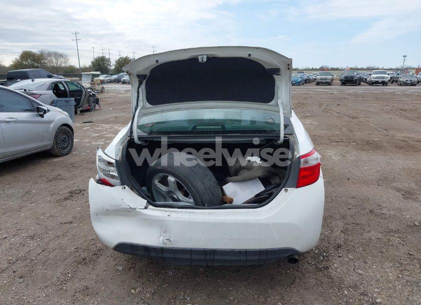 Photo 16 of 2015 Toyota Corolla LE (VIN 2T1BURHE2FC312093)