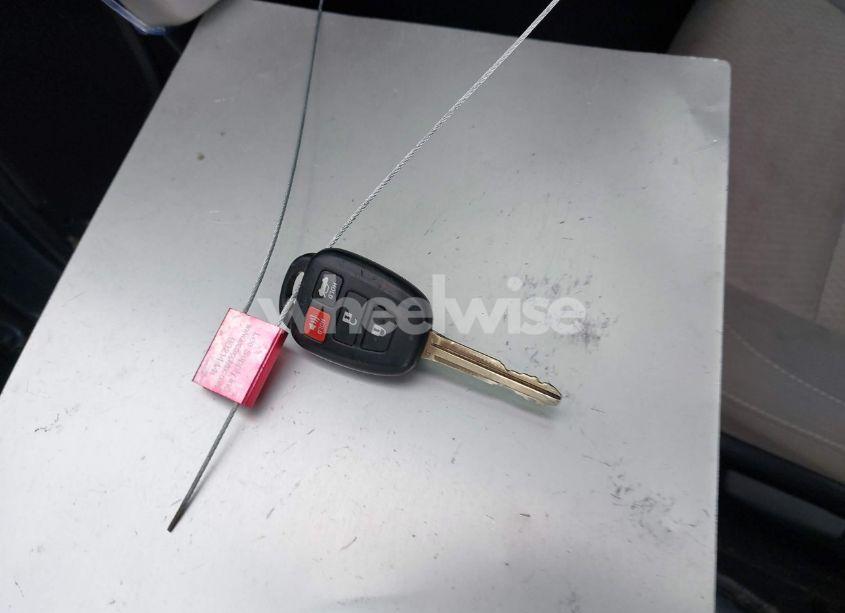 Photo 11 of 2015 Toyota Corolla LE (VIN 2T1BURHE2FC317293)