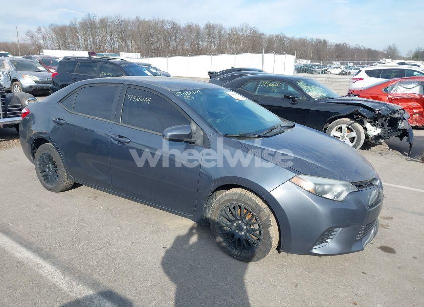 2015 Toyota Corolla LE (VIN 2T1BURHE2FC332845) main photo