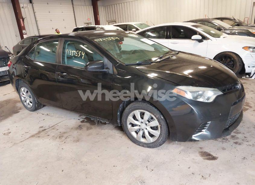 2015 Toyota Corolla LE (VIN 2T1BURHE2FC370348) main photo