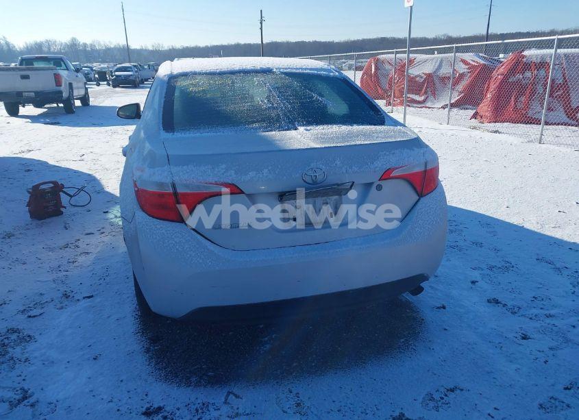 Photo 16 of 2015 Toyota Corolla L (VIN 2T1BURHE2FC418947)