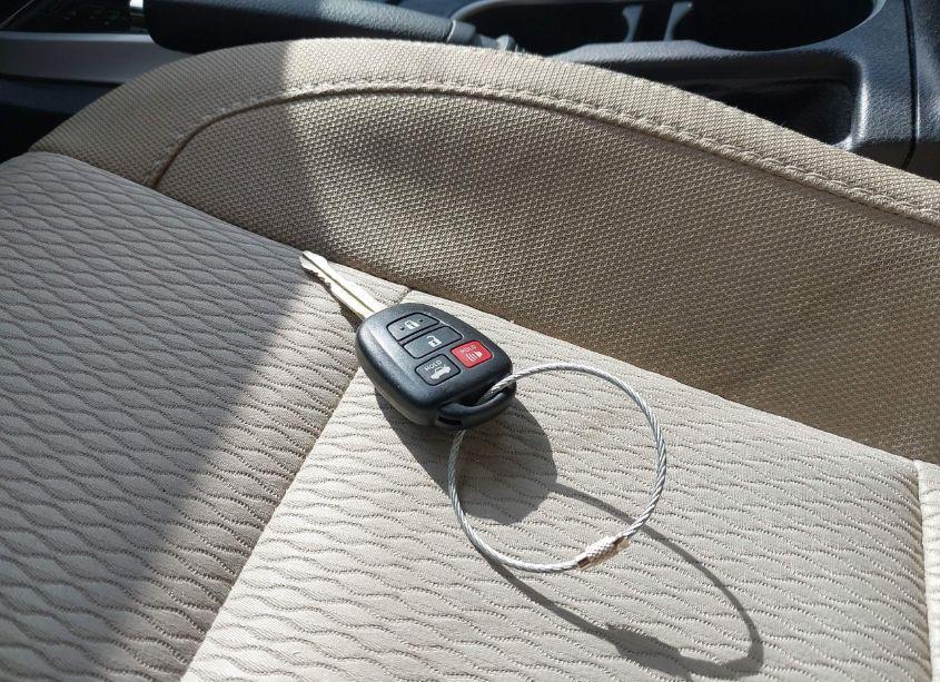 Photo 11 of 2016 Toyota Corolla LE PLUS (VIN 2T1BURHE2GC520590)