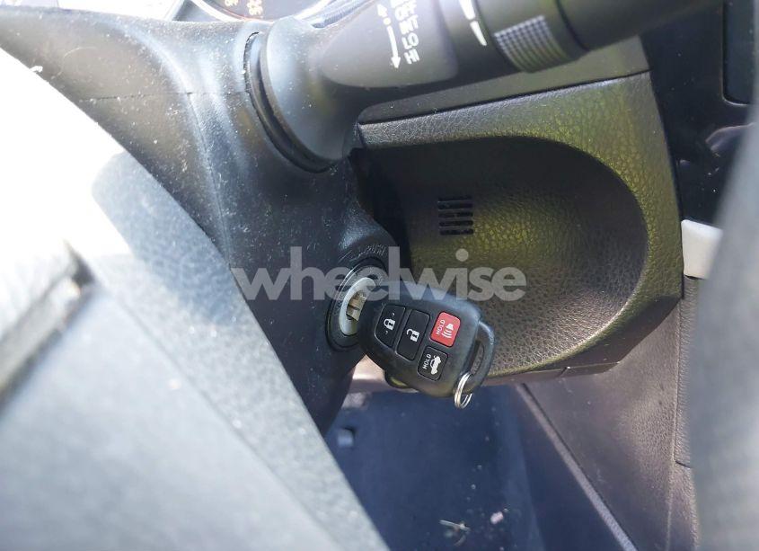 Photo 11 of 2016 Toyota Corolla LE (VIN 2T1BURHE2GC526261)