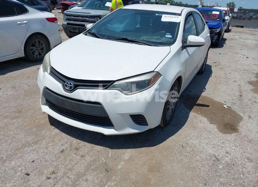Photo 2 of 2016 Toyota Corolla LE (VIN 2T1BURHE2GC548597)