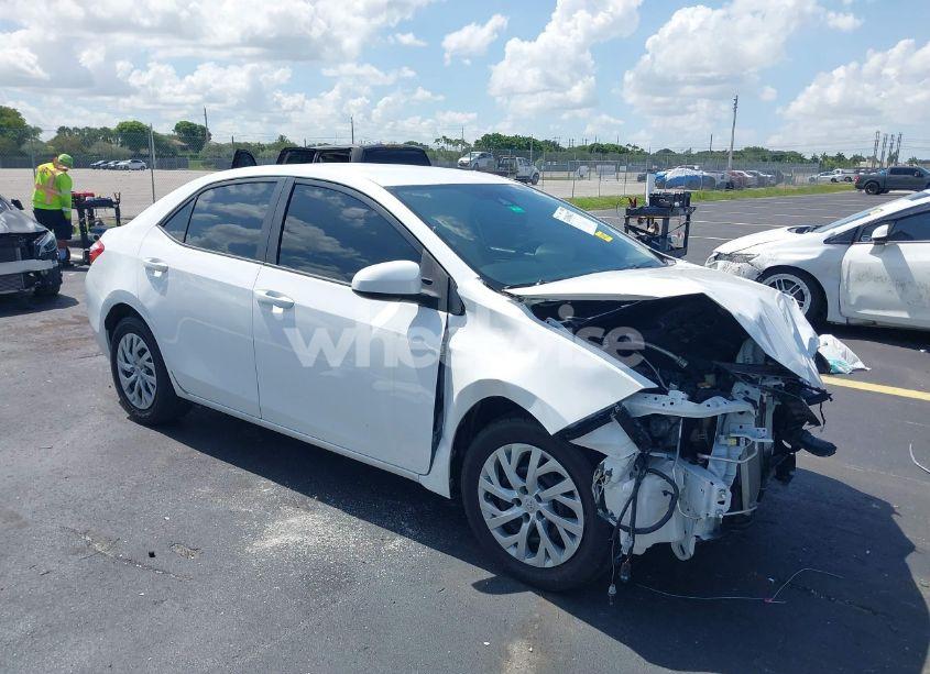 2016 Toyota Corolla LE (VIN 2T1BURHE2GC575265) main photo
