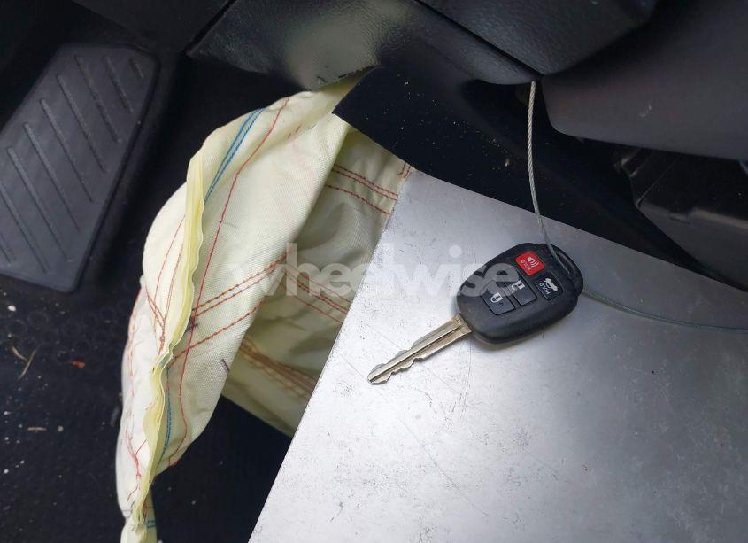 Photo 11 of 2016 Toyota Corolla LE (VIN 2T1BURHE2GC575265)