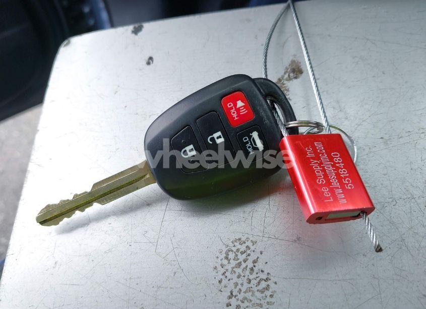 Photo 11 of 2016 Toyota Corolla LE (VIN 2T1BURHE2GC593779)