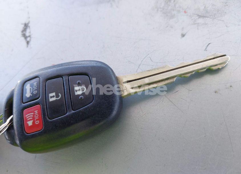 Photo 11 of 2016 Toyota Corolla LE (VIN 2T1BURHE2GC634654)