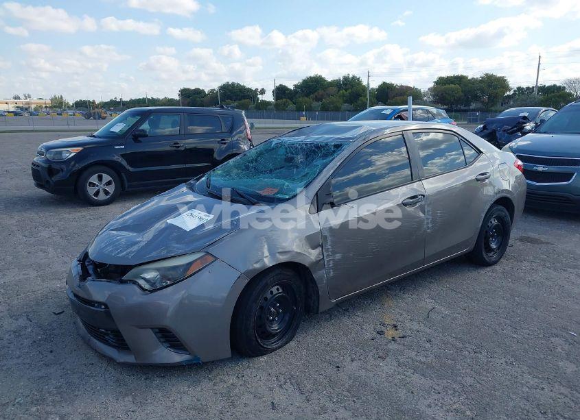 Photo 2 of 2016 Toyota Corolla LE (VIN 2T1BURHE2GC675009)