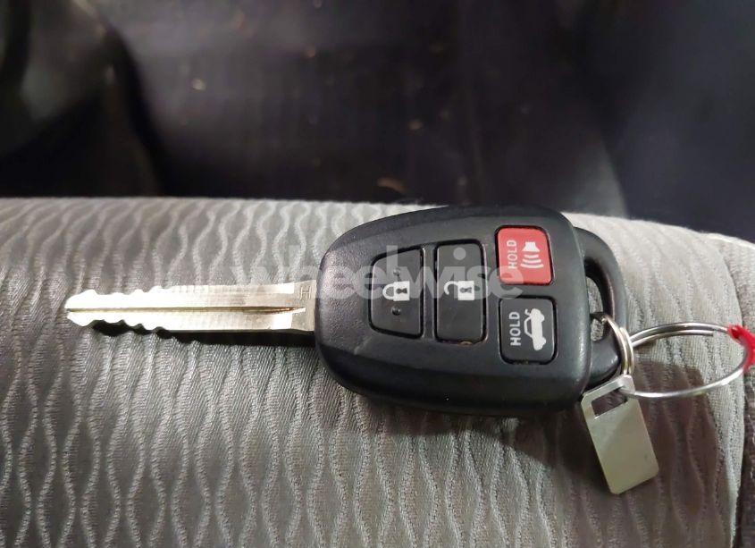 Photo 11 of 2016 Toyota Corolla LE (VIN 2T1BURHE2GC742160)