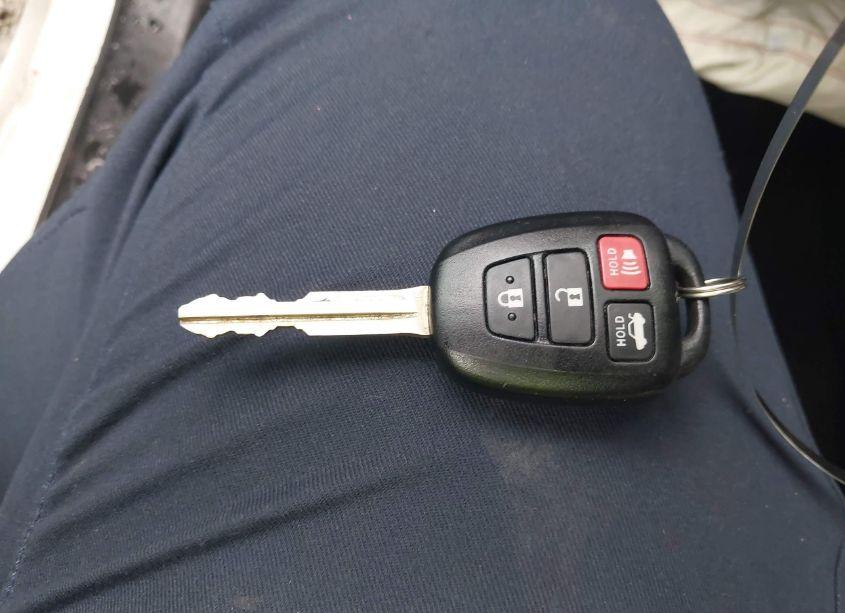 Photo 11 of 2016 Toyota Corolla LE (VIN 2T1BURHE2GC744989)