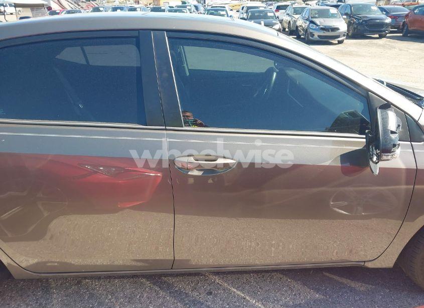 Photo 13 of 2017 Toyota Corolla L/LE/XLE/SE/XSE (VIN 2T1BURHE2HC747375)