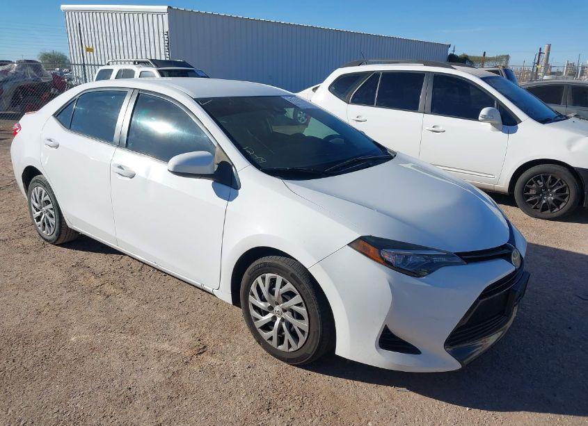2017 Toyota Corolla LE (VIN 2T1BURHE2HC747506) main photo