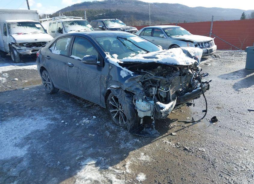 2017 Toyota Corolla SE (VIN 2T1BURHE2HC777699) main photo