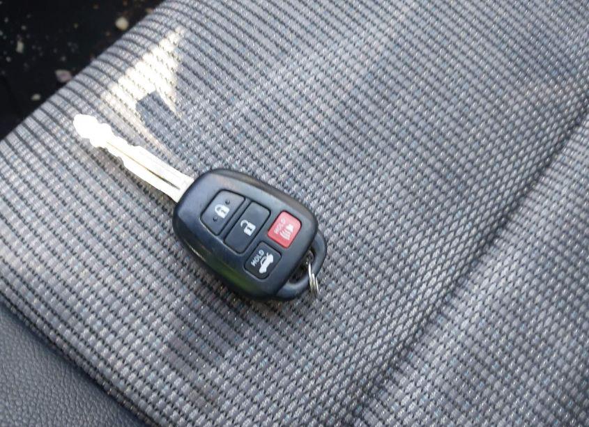 Photo 11 of 2017 Toyota Corolla SE (VIN 2T1BURHE2HC777699)