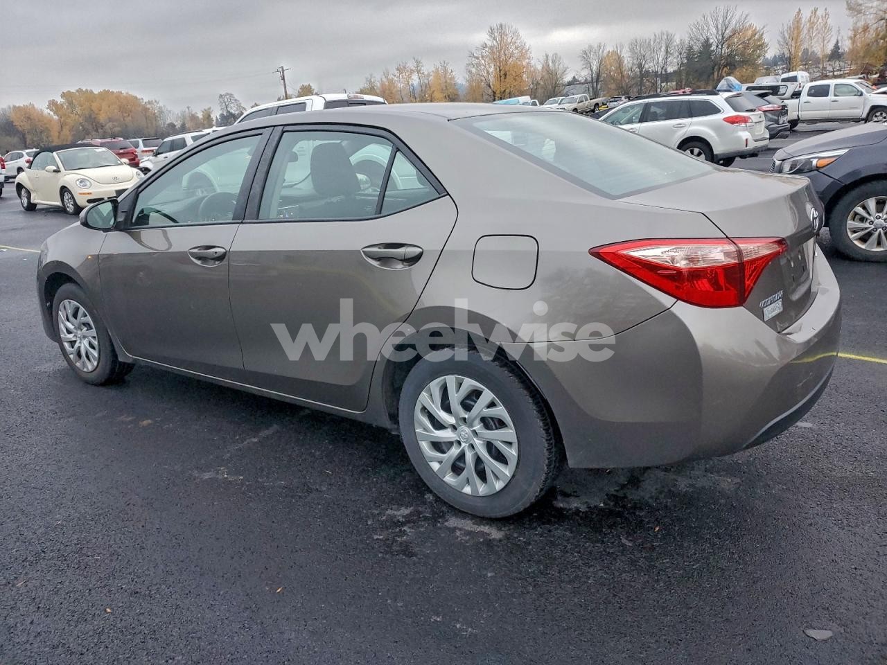 Photo 2 of 2017 TOYOTA COROLLA L (VIN 2T1BURHE2HC781137)