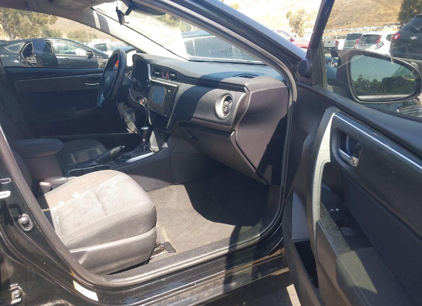 Photo 5 of 2017 Toyota Corolla L/LE/XLE/SE/XSE (VIN 2T1BURHE2HC811284)