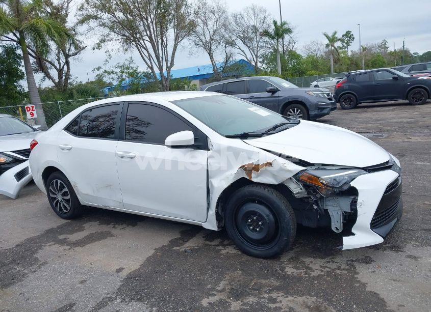 Photo 13 of 2017 Toyota Corolla LE (VIN 2T1BURHE2HC811835)