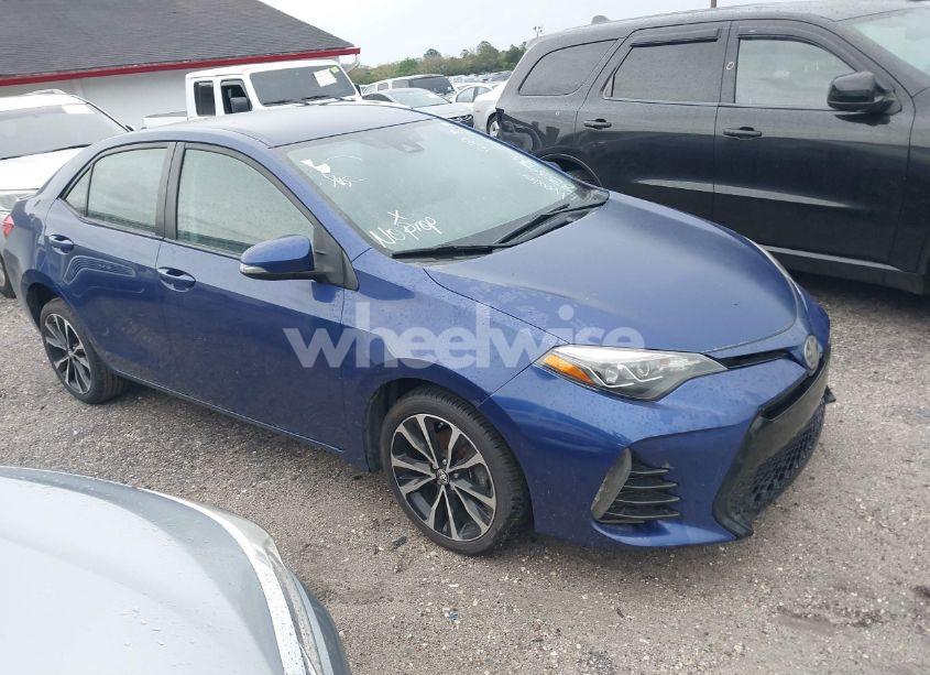 2017 Toyota Corolla SE (VIN 2T1BURHE2HC833933) main photo