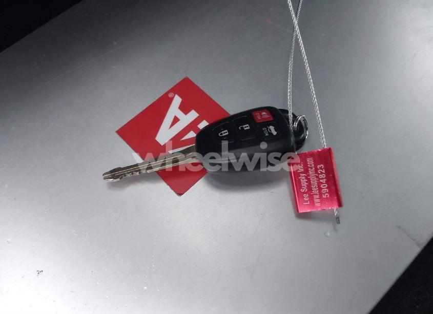 Photo 11 of 2017 Toyota Corolla SE (VIN 2T1BURHE2HC833933)