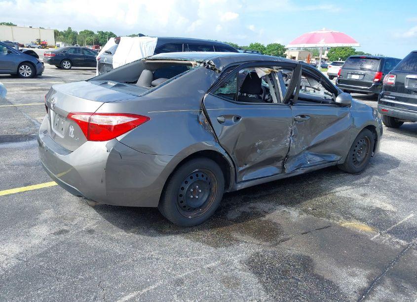 Photo 4 of 2017 Toyota Corolla LE (VIN 2T1BURHE2HC836198)