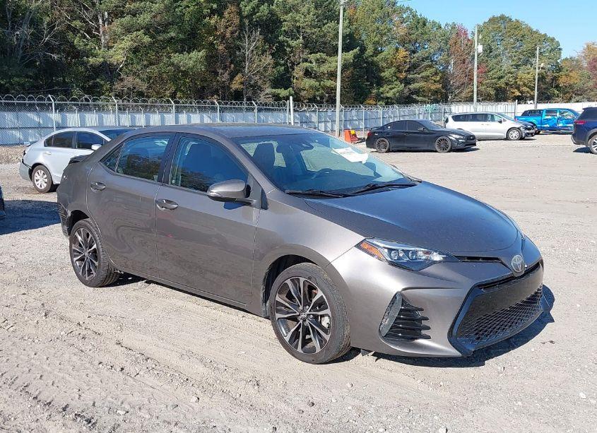2017 Toyota Corolla SE (VIN 2T1BURHE2HC840493) main photo