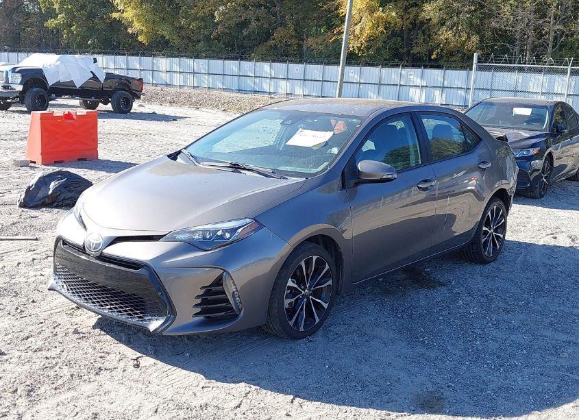 Photo 2 of 2017 Toyota Corolla SE (VIN 2T1BURHE2HC840493)