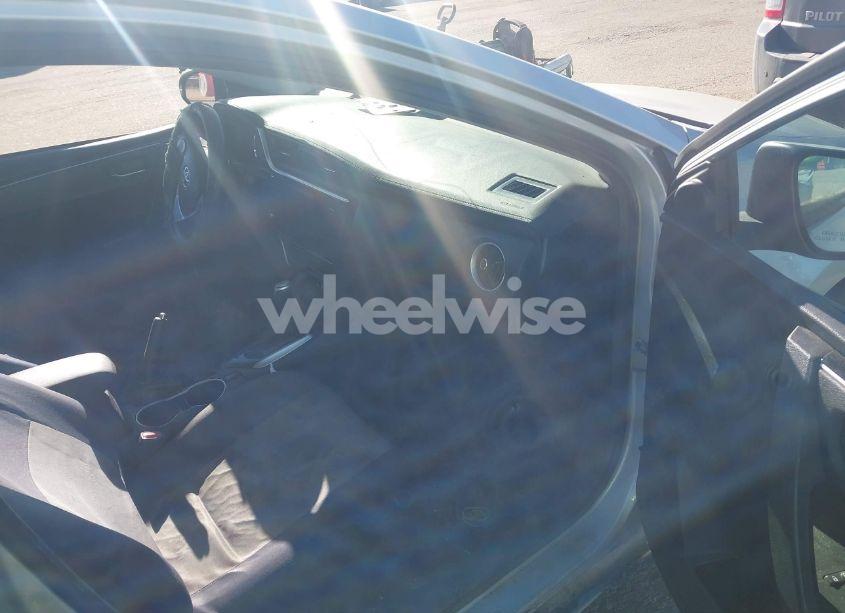 Photo 5 of 2017 Toyota Corolla LE (VIN 2T1BURHE2HC867970)