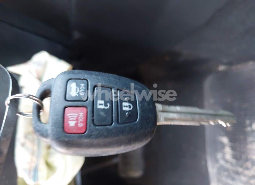 Photo 11 of 2017 Toyota Corolla LE (VIN 2T1BURHE2HC872246)