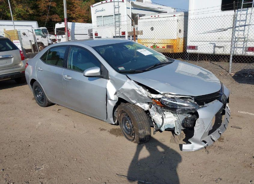 2017 Toyota Corolla LE (VIN 2T1BURHE2HC876555) main photo