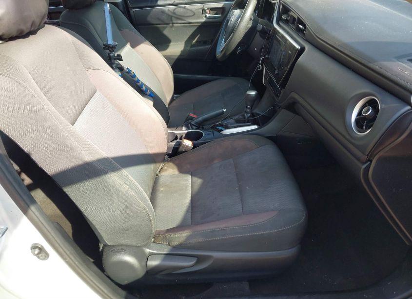 Photo 5 of 2017 Toyota Corolla LE (VIN 2T1BURHE2HC876555)