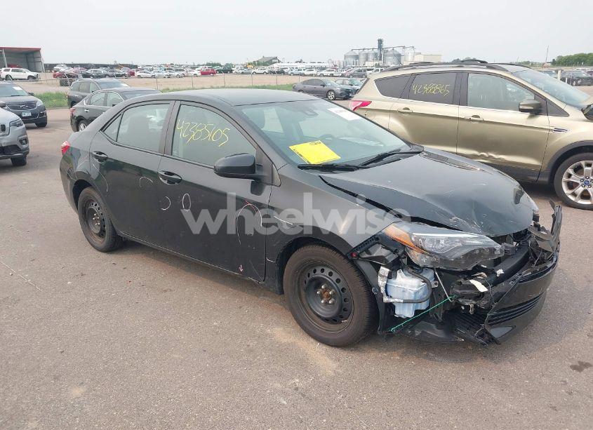 2017 Toyota Corolla LE (VIN 2T1BURHE2HC881836) main photo