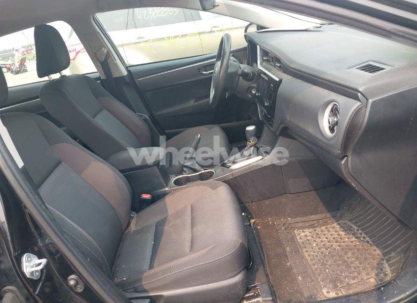 Photo 5 of 2017 Toyota Corolla LE (VIN 2T1BURHE2HC881836)