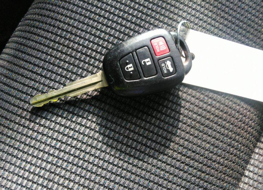 Photo 11 of 2017 Toyota Corolla SE (VIN 2T1BURHE2HC893002)