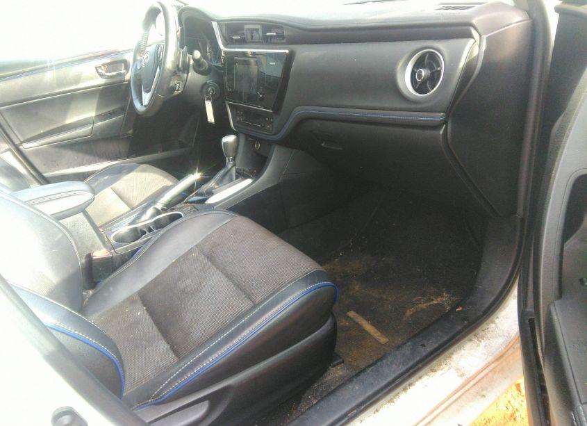 Photo 5 of 2017 Toyota Corolla SE (VIN 2T1BURHE2HC893002)