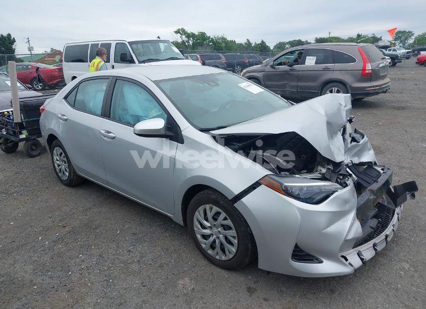 2017 Toyota Corolla LE (VIN 2T1BURHE2HC893579) main photo