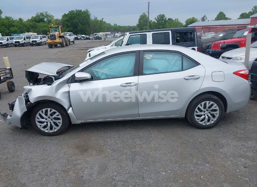 Photo 15 of 2017 Toyota Corolla LE (VIN 2T1BURHE2HC893579)